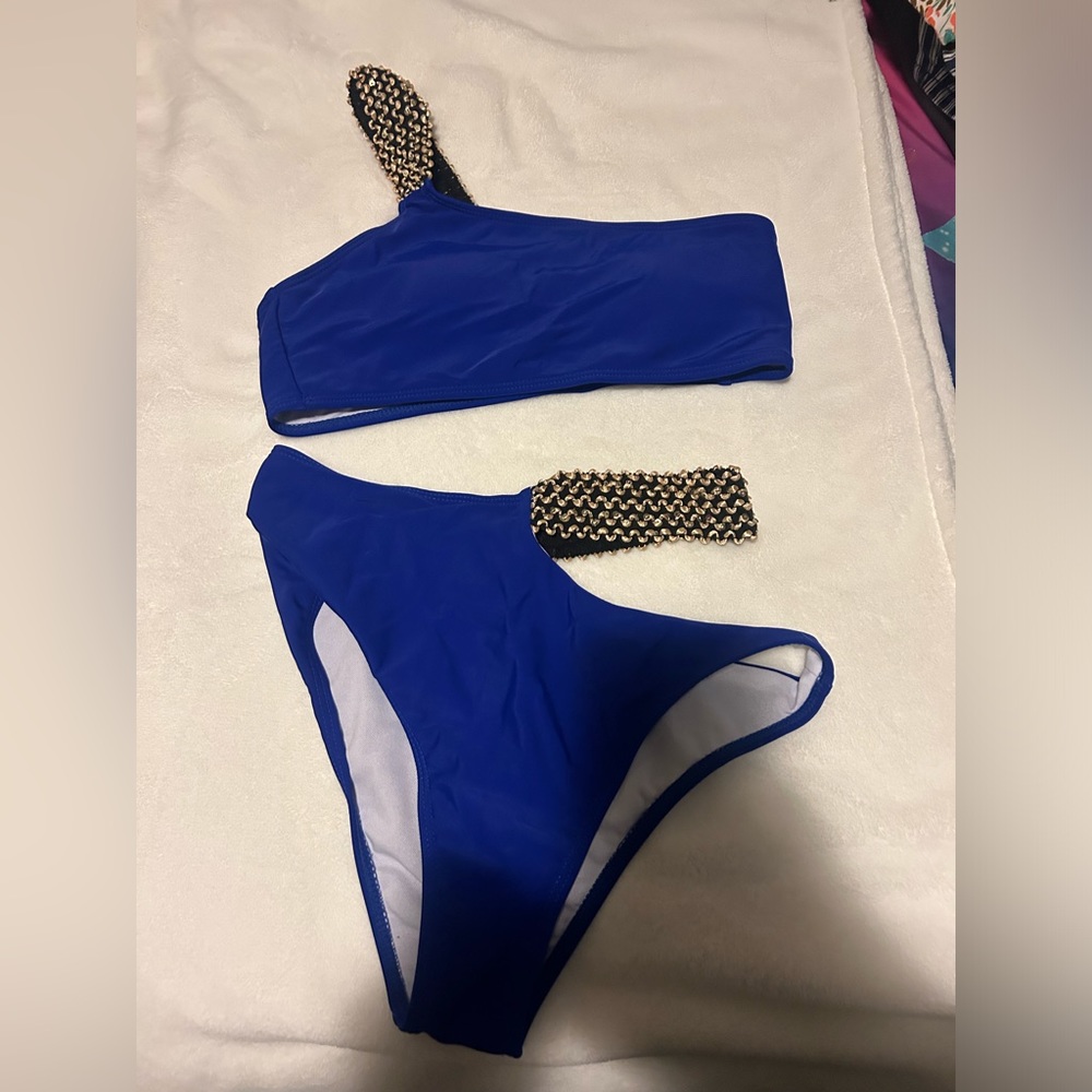 Women’s swim suite size small